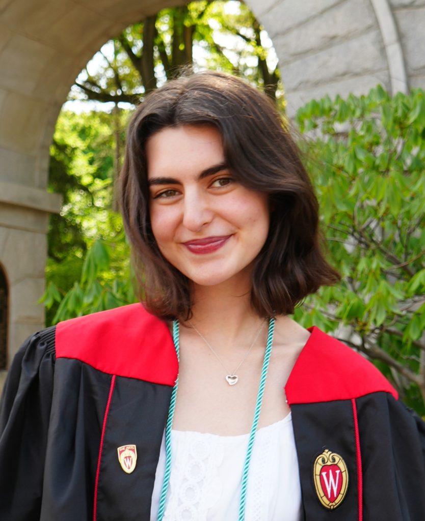 photo of Izzy Bogot